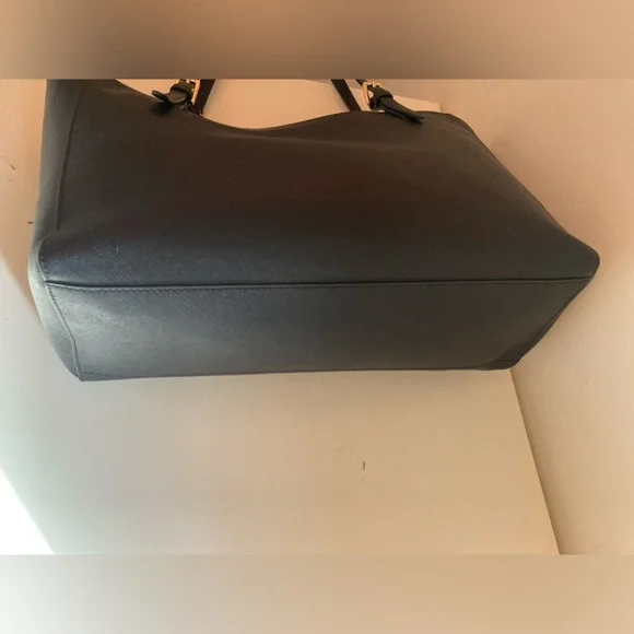 Tory Burch Robinson saffiano tote - Picture 4 of 16